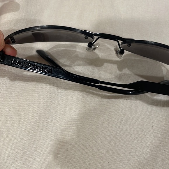 Balenciaga BB0179S Black/Grey Sunglasses as seen on Hailey Bieber - Picture 10 of 13